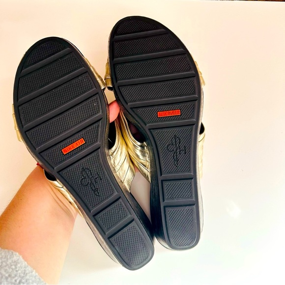 NWOT Cole Haan Nike Air EDEN Gold Metallic Leather Thong Sandals - Picture 8 of 8